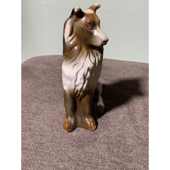 Signed BRASIL Sitting Collie Dog Figure, Painted Porcelain, 7" - Picture 2 of 16